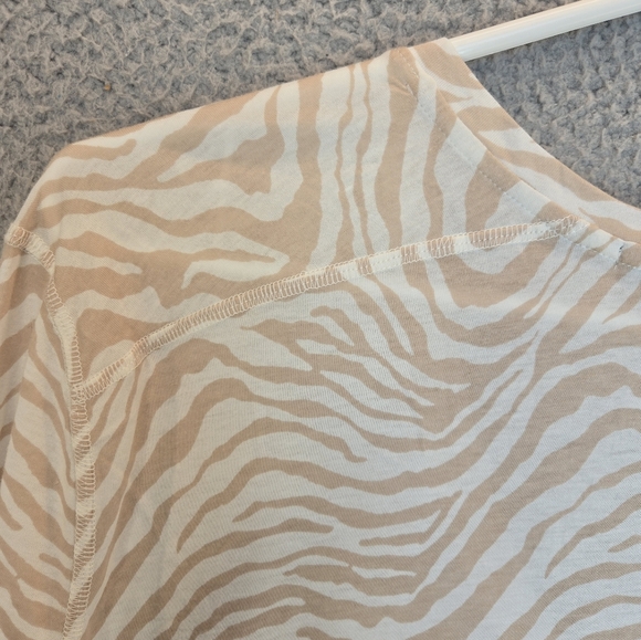 Rails Womens sz S The Sami Long Sleeve V-Neck T-Shirt Tan Abstract Tiger Print - Picture 13 of 15